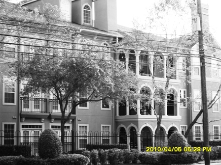 Houston Inner Loop Apartments - The Carlton